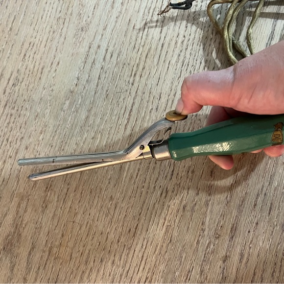 Vintage Turquoise Curling Iron - Picture 3 of 6